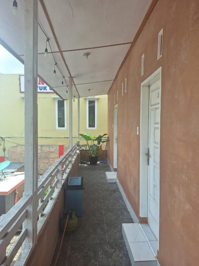 Ron'S Guest House Berastagi Backpacker Rooms Exterior photo