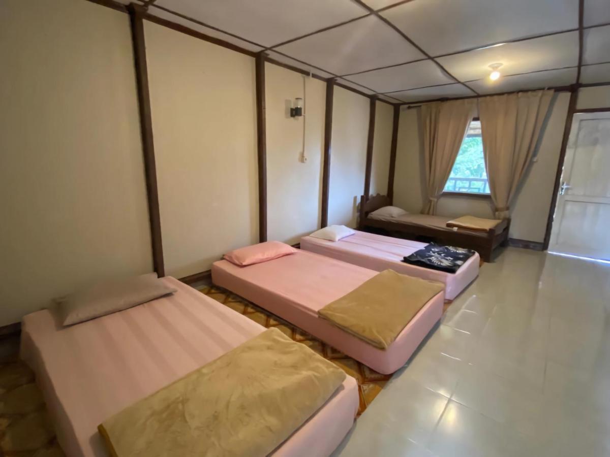 Ron'S Guest House Berastagi Backpacker Rooms Exterior photo