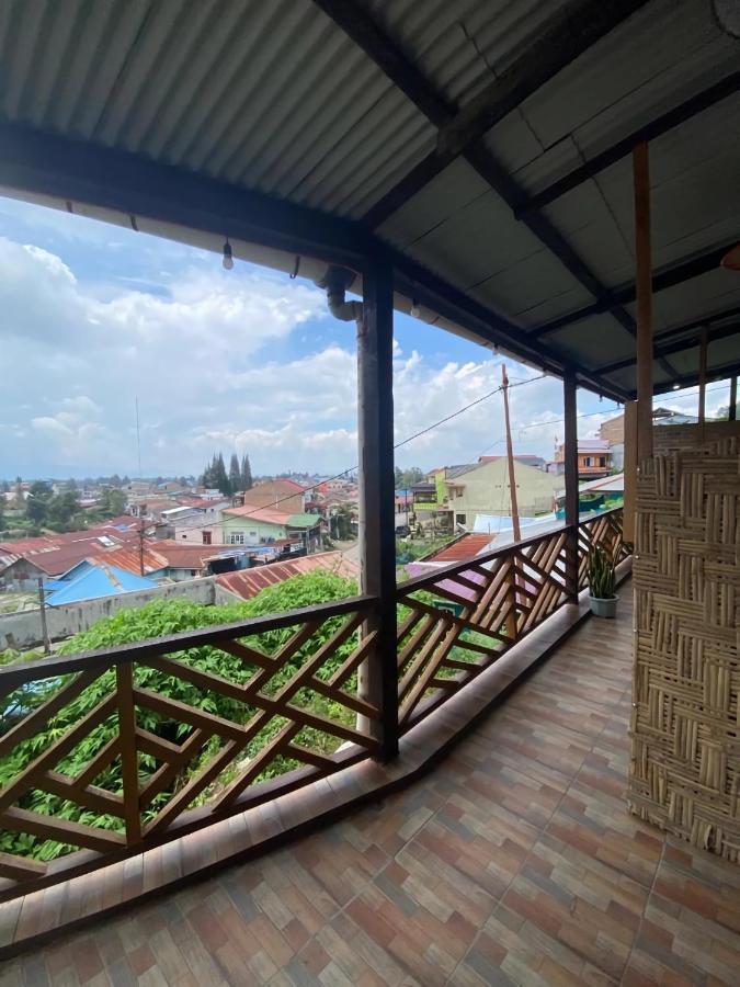 Ron'S Guest House Berastagi Backpacker Rooms Exterior photo